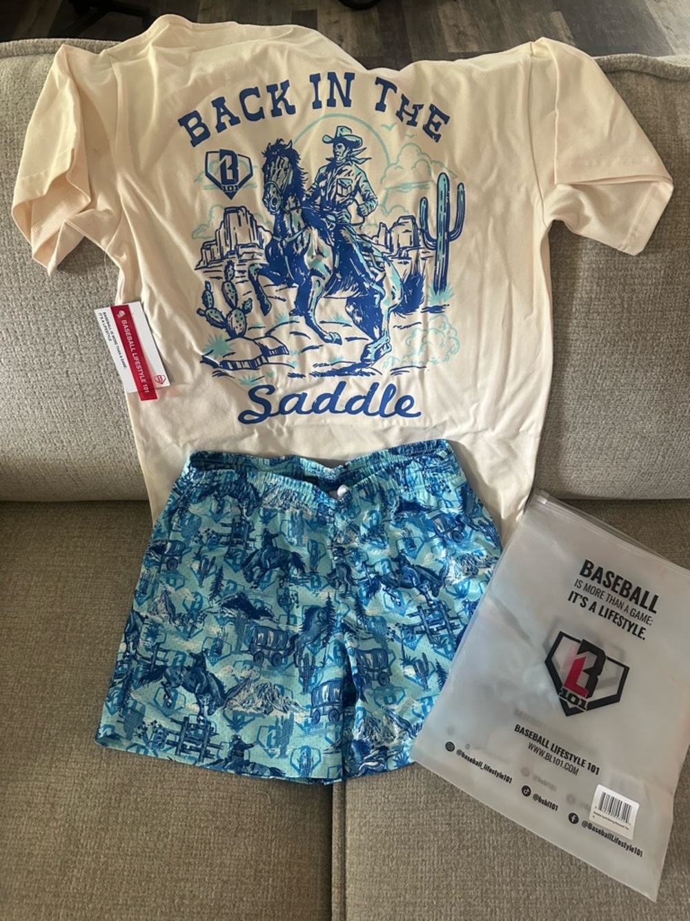 Back in the Saddle Graphic Tee & Printed Shorts Set - Beige/Blue
